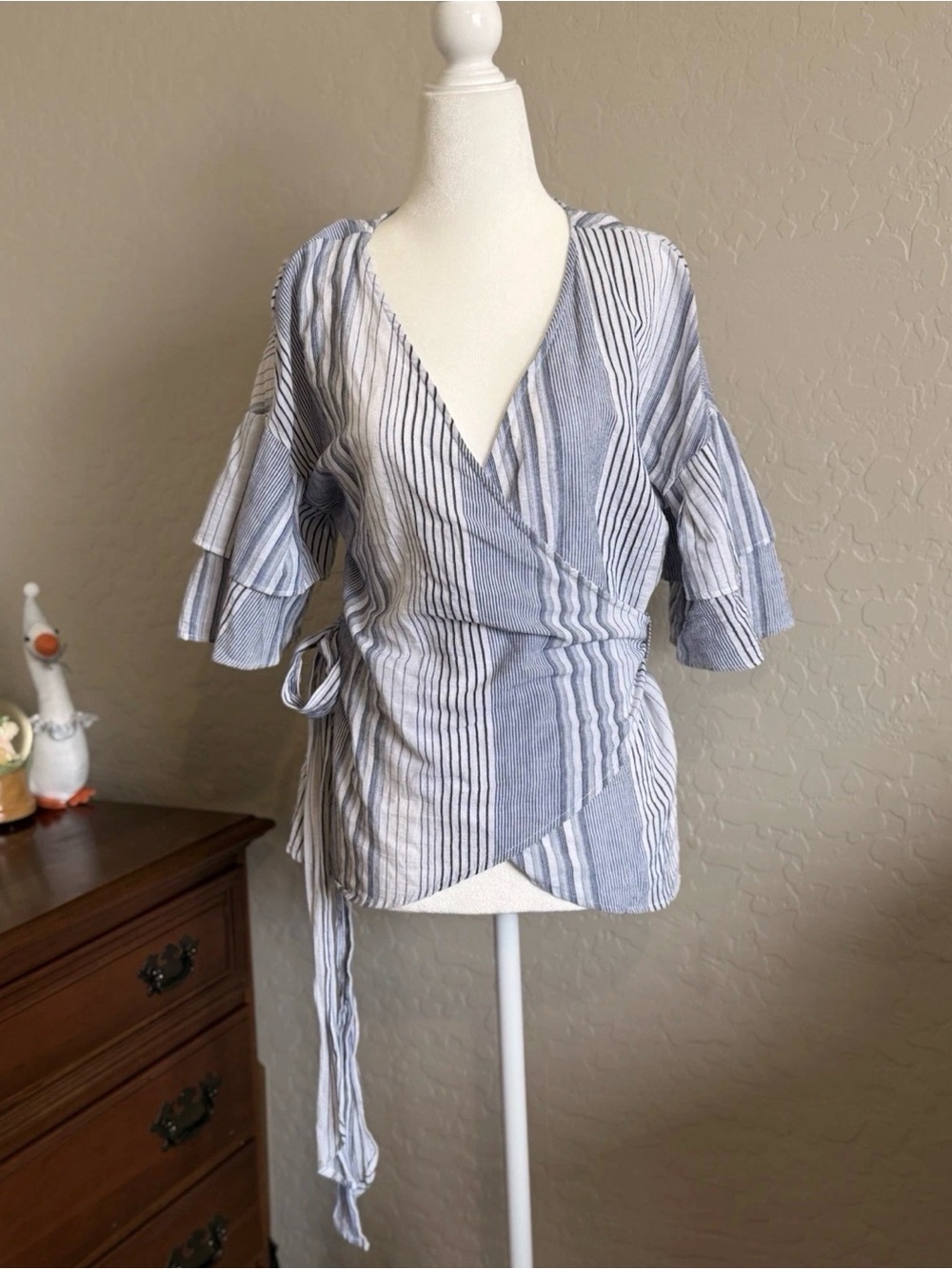 Socialite Tier Sleeve Wrap Top - L